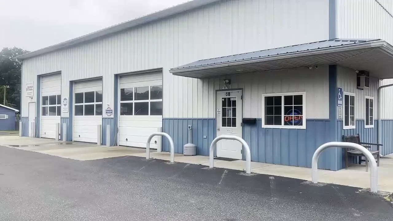 El Guero AutoRepair shop entrance featured in the website demo